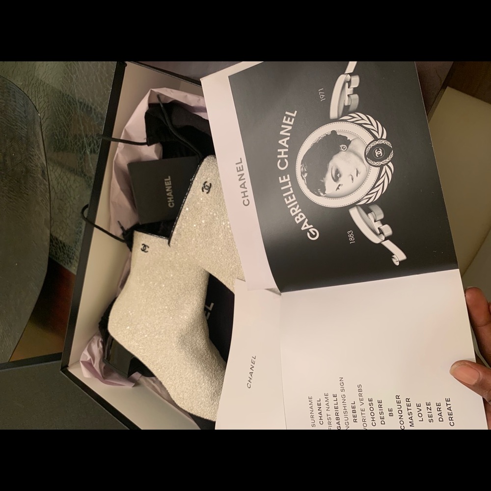Chanel - Picture 10 of 16